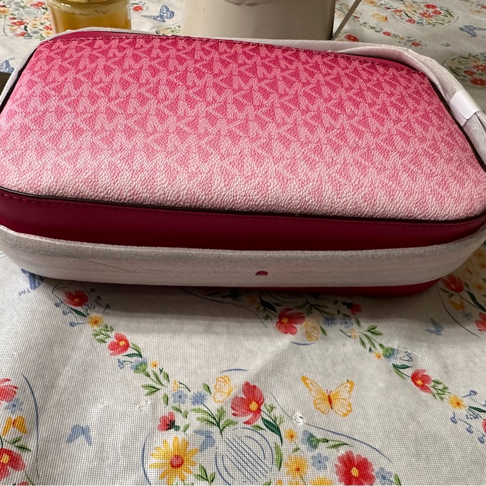 Michael Kors Pink Crossbody Bag with Monogram Design - Picture 5 of 8